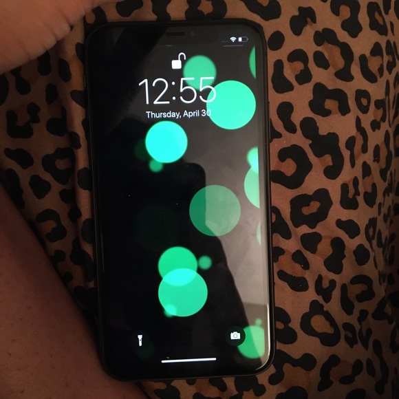 iphone Other - Hey I’m selling an black iPhone 11 yes it’s unlock